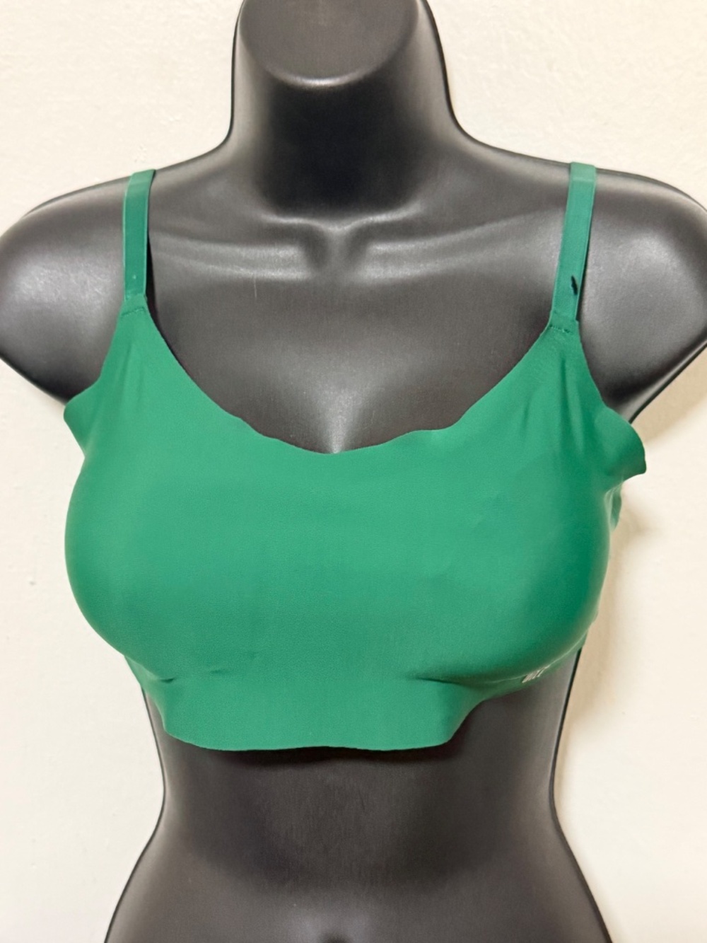 Gap. Green Seamless Wireless Barlette. Featuring adjustable strap.